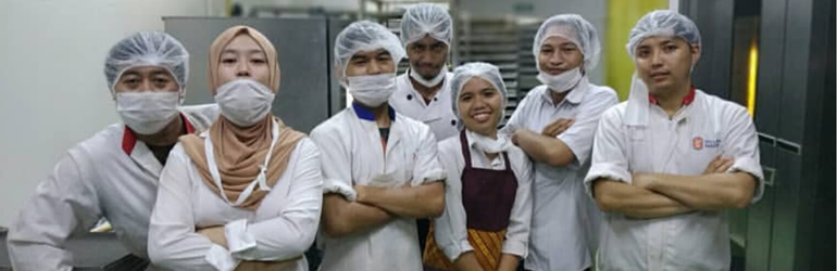 Staff Produksi Holland Bakery Subang